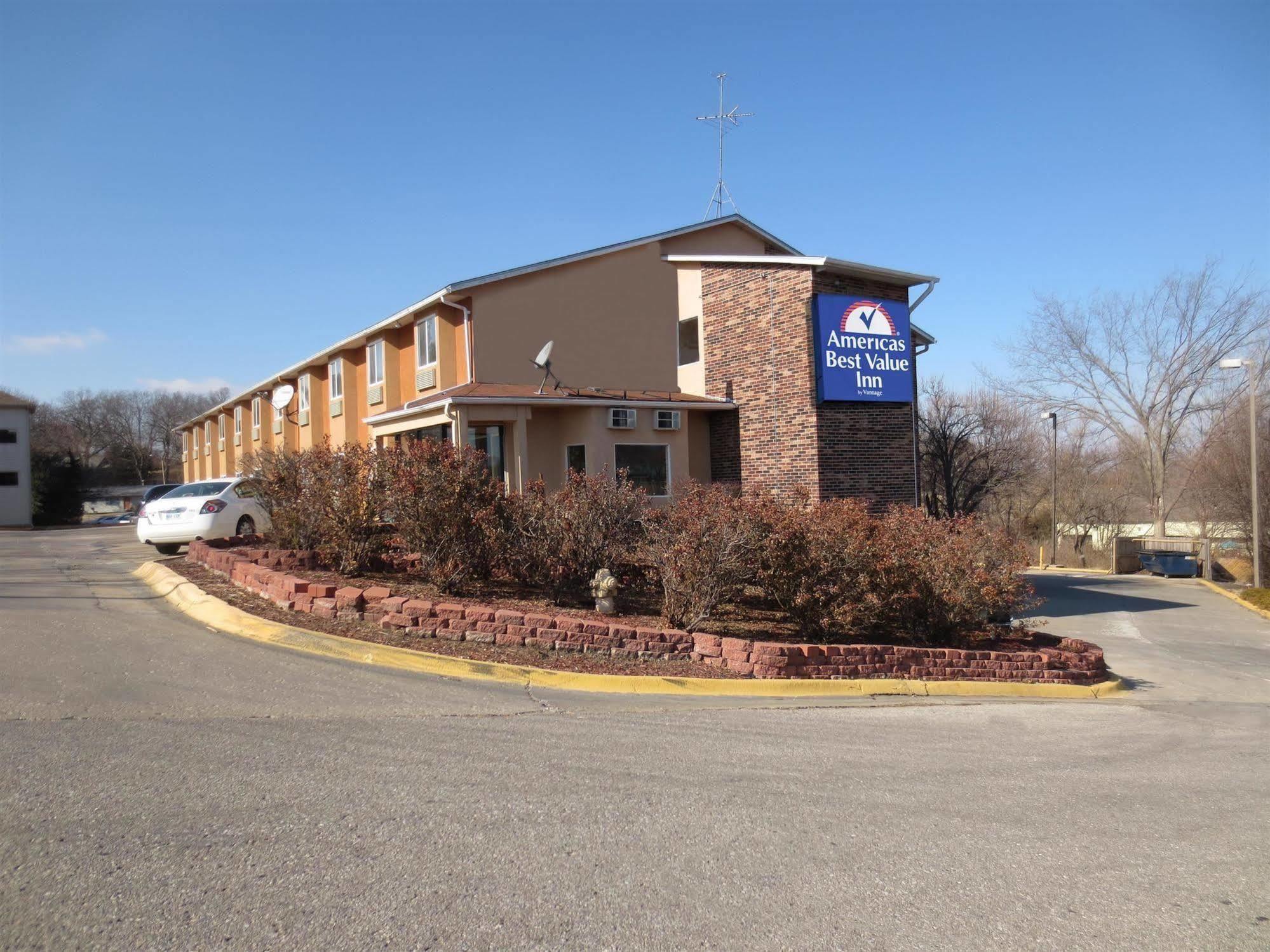 American Best Value Inn ローレンス エクステリア 写真